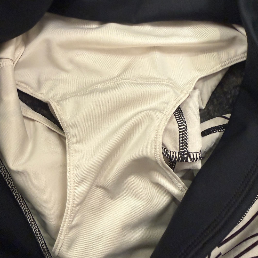 oiselle High Rise Rogas, Black Sticks - Picture 5 of 6